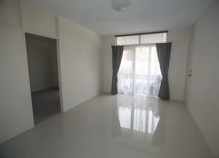 Fifth view of Homely unit listing, 4/2 Sunshine Blvd, Broadbeach Waters QLD 4218