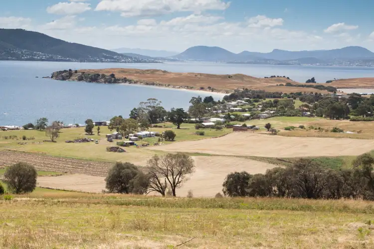 21 Spitfarm Road, Opossum Bay TAS 7023