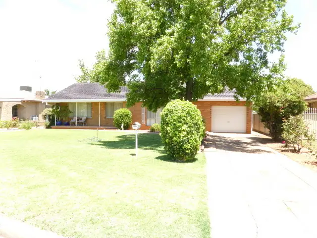 3 Downes Cres, Parkes NSW 2870