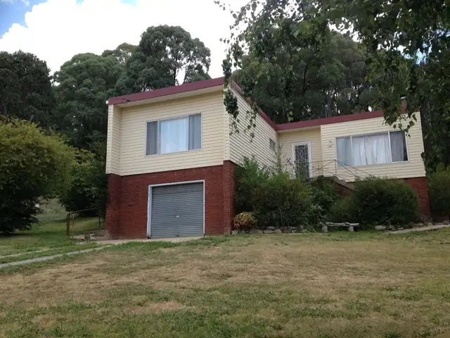 8 Eurabbie Street, Batlow NSW 2730