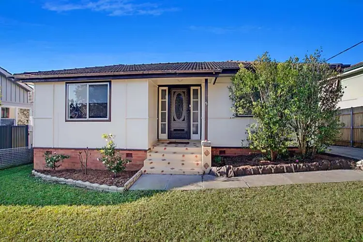 5 Dan Street, Campbelltown NSW 2560