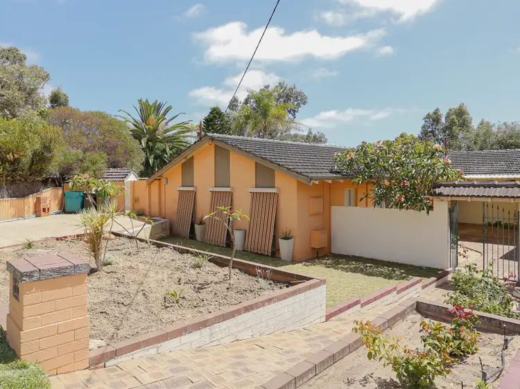 Second view of Homely house listing, 8 Oleander Way, Kallaroo WA 6025