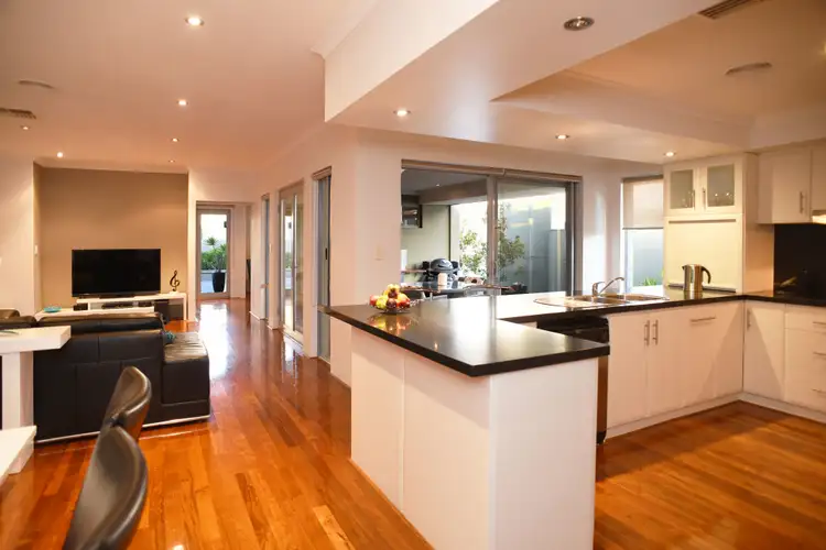 5 Sabina Way, Pelican Point WA 6230
