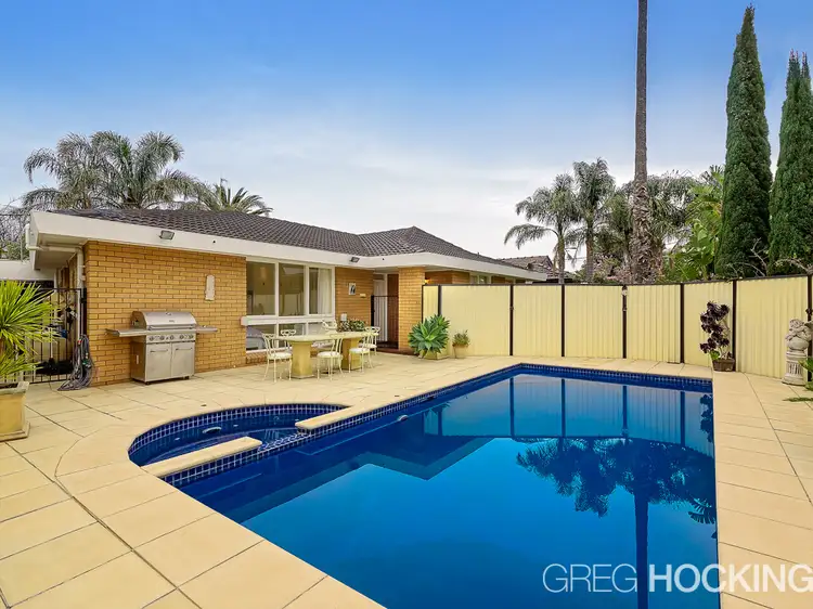17 Snowdon Drive, Cheltenham VIC 3192