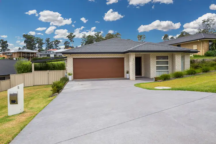 5 Freycinet Drive, Sunshine Bay NSW 2536
