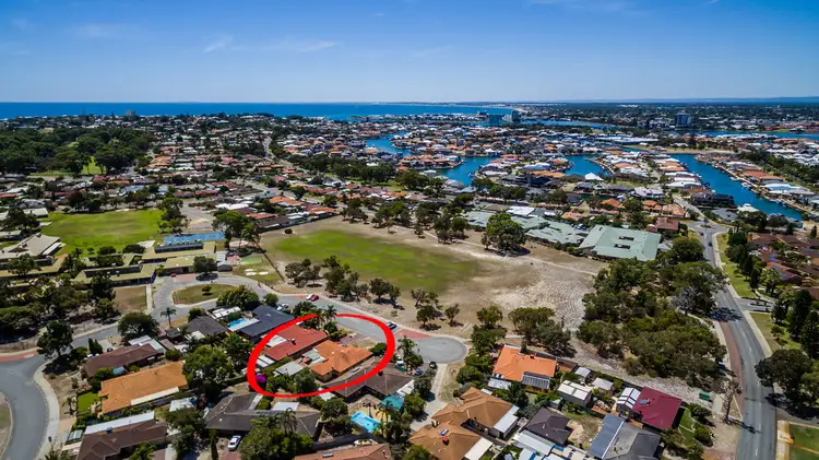 5 Aberdeen Close, Halls Head WA 6210