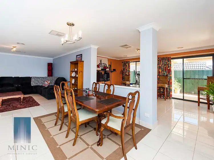 2 Zinnia Lane, Halls Head WA 6210