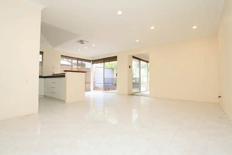 15 Galaxy Way, Carlisle WA 6101