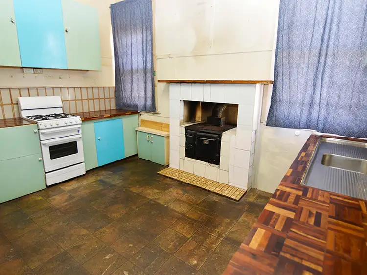 Fifth view of Homely house listing, 8 Latrobe Avenue, Red Cliffs VIC 3496