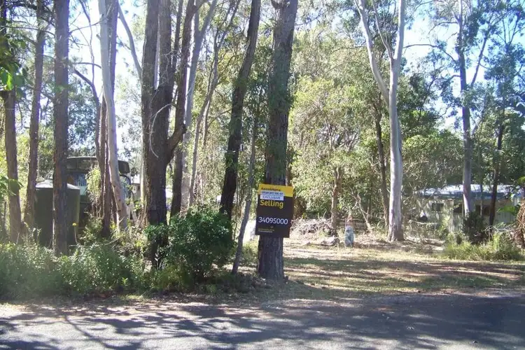 10 PINE av, Lamb Island QLD 4184