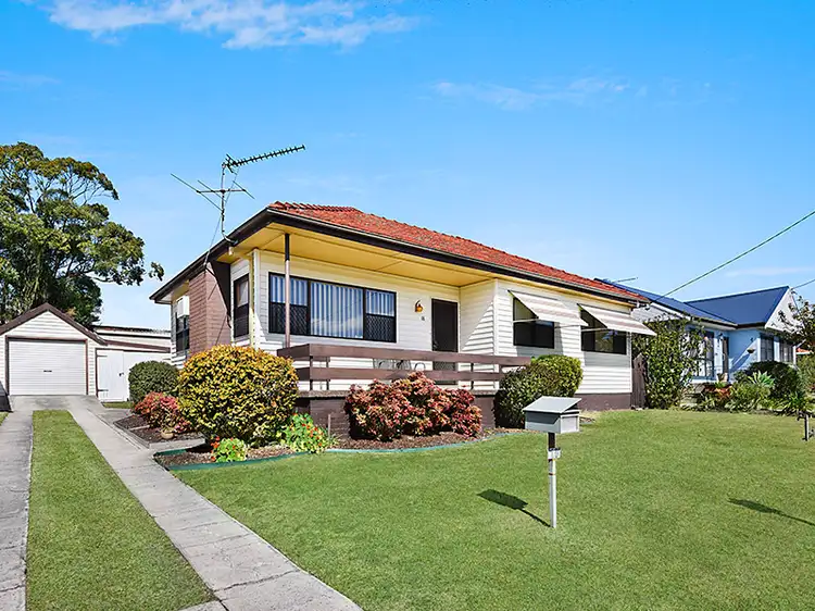 18 COBBIN PARADE, Belmont NSW 2280
