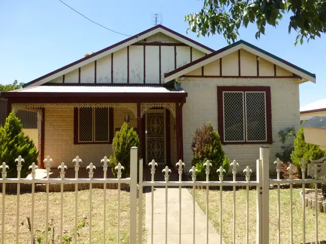 5 East Street, Parkes NSW 2870