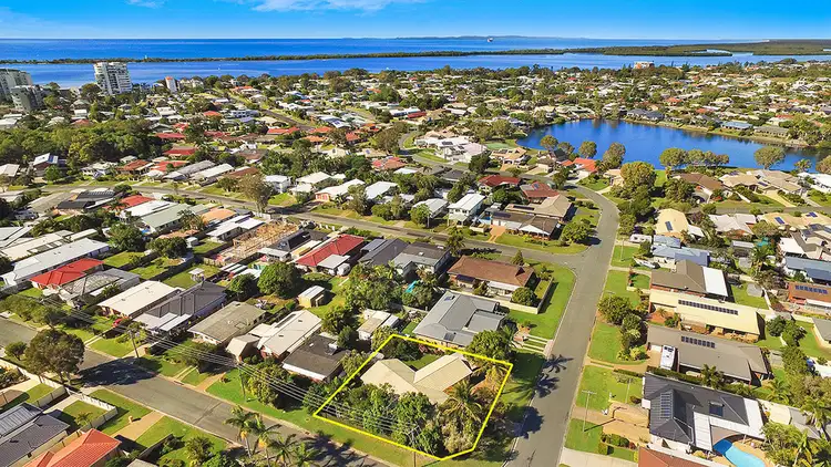 51 Wavell Av, Golden Beach QLD 4551