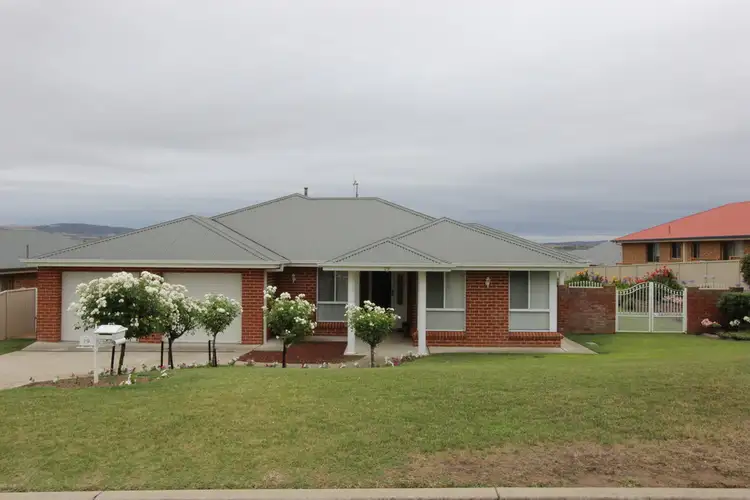 29 Carlyle Ave, Bathurst NSW 2795