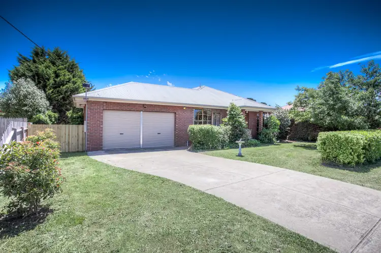 14 Manifold Road, Woodend VIC 3442