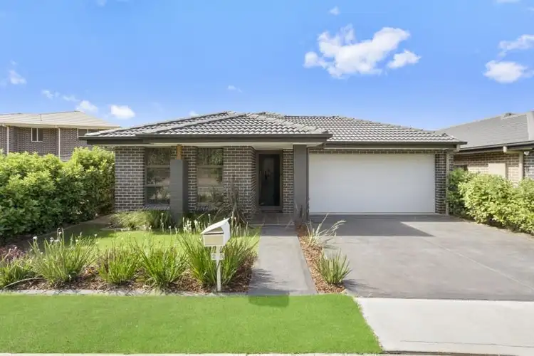 28 Jubilee Drive, Jordan Springs NSW 2747