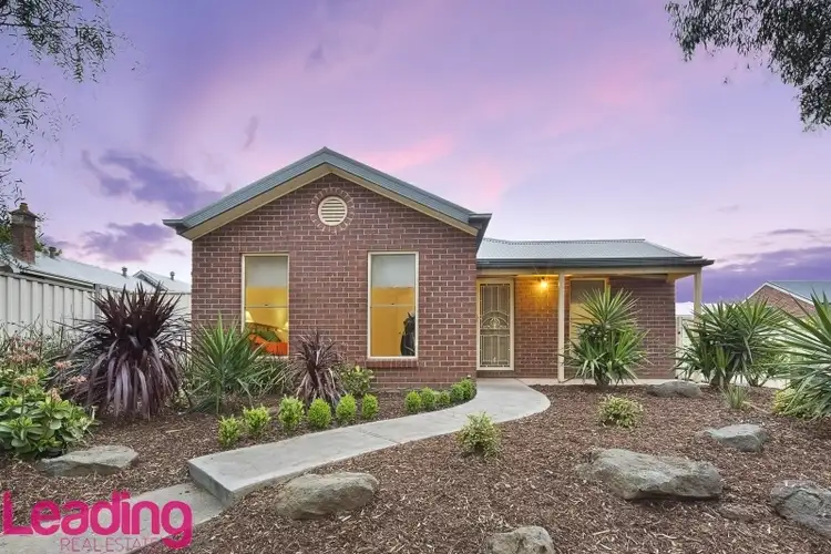 8 Hilltop Court, Sunbury VIC 3429