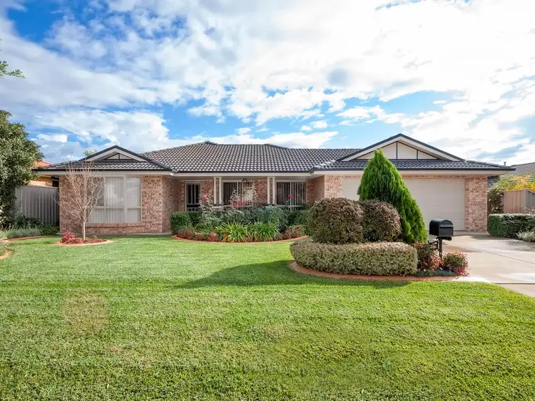 39 Yarrawah Crescent, Bourkelands NSW 2650