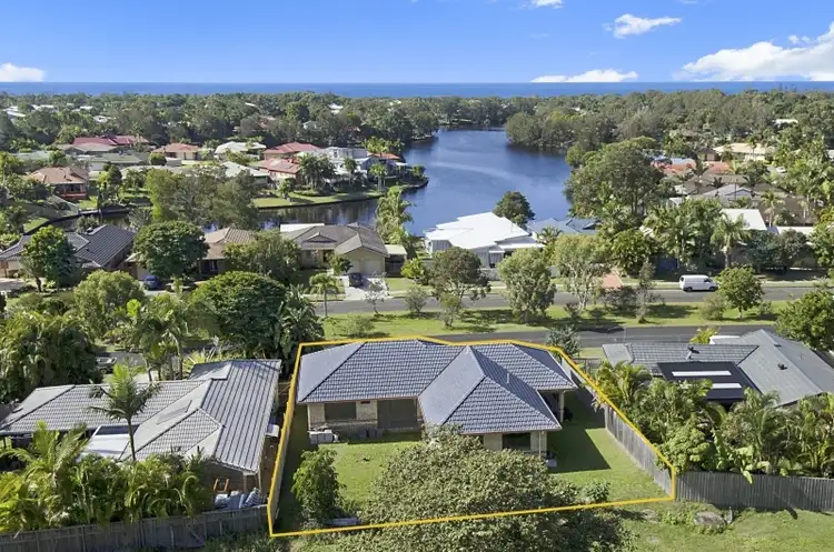 152 Shara Boulevard, Ocean Shores NSW 2483
