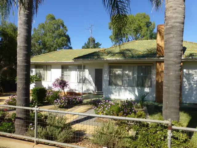 108 Euchie Street, Peak Hill NSW 2869