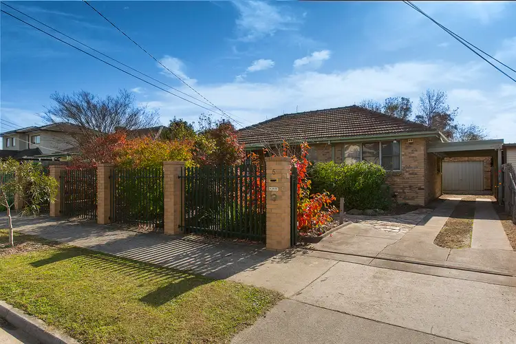 5 Lee Avenue, Springvale VIC 3171