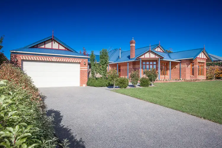 6 Stirling Way, Gisborne VIC 3437