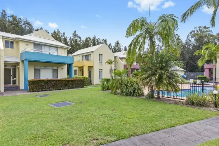 10/1 Myamba Parade, Surfside NSW 2536