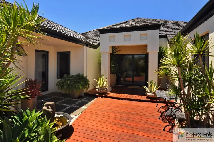 28 Portofino Crescent, Pelican Point WA 6230