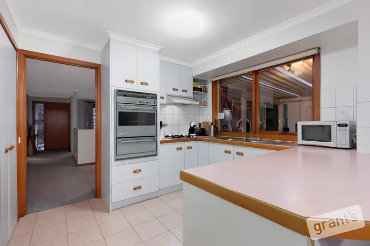 Fifth view of Homely house listing, 7 Stringybark Court, Berwick VIC 3806