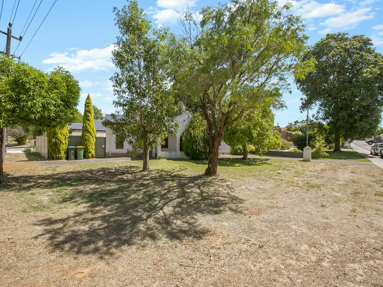 54 Connaught Street, Forrestfield WA 6058