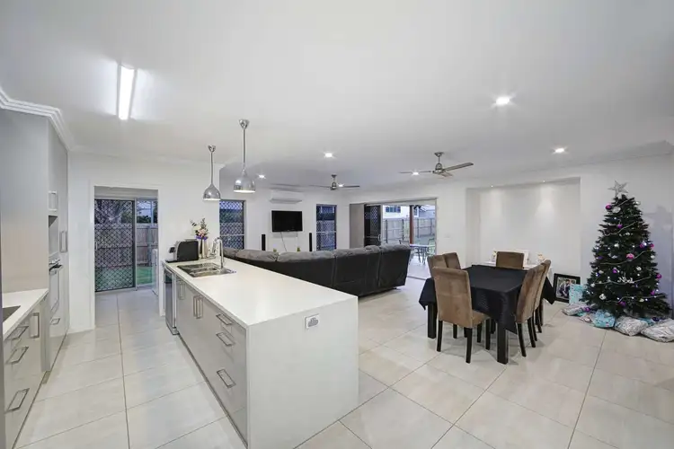 6 Doctor Street, Burnett Heads QLD 4670