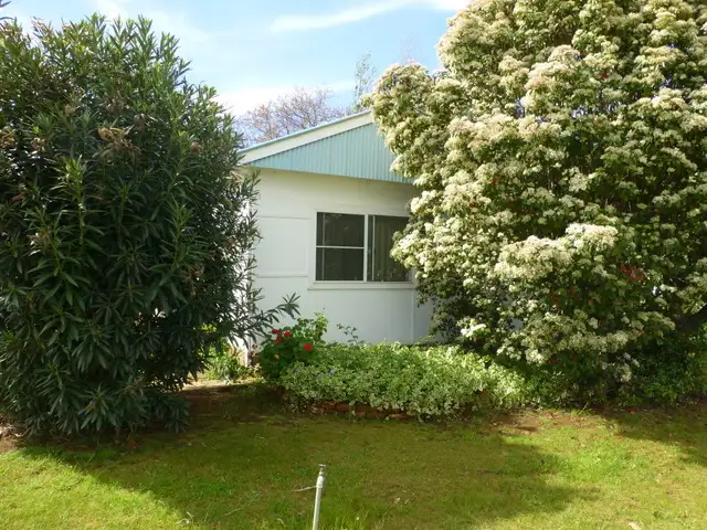 8 Thomas Street, Parkes NSW 2870