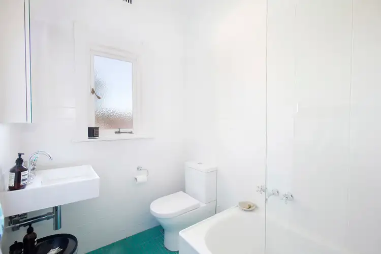 Sixth view of Homely unit listing, 2/81 Francis Street, Bondi Beach NSW 2026