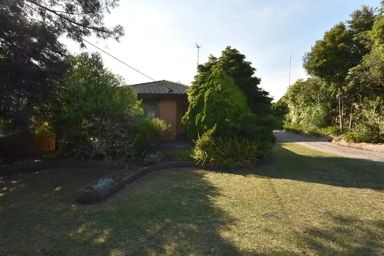 10 Ford Avenue, Newborough VIC 3825