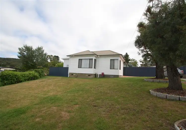 42 HAWKINS STREET, Cooma NSW 2630