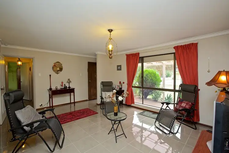 1a Tall Tree View, Swan View WA 6056