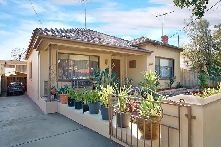 16 Holbrook Crescent, Brunswick West VIC 3055
