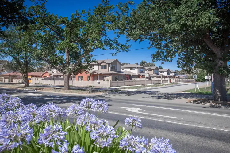 Unit 10, 96 Station Road, Gisborne VIC 3437
