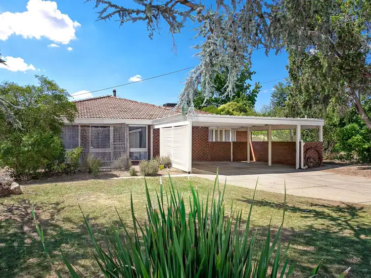 2 Oleander Crescent, Lake Albert NSW 2650