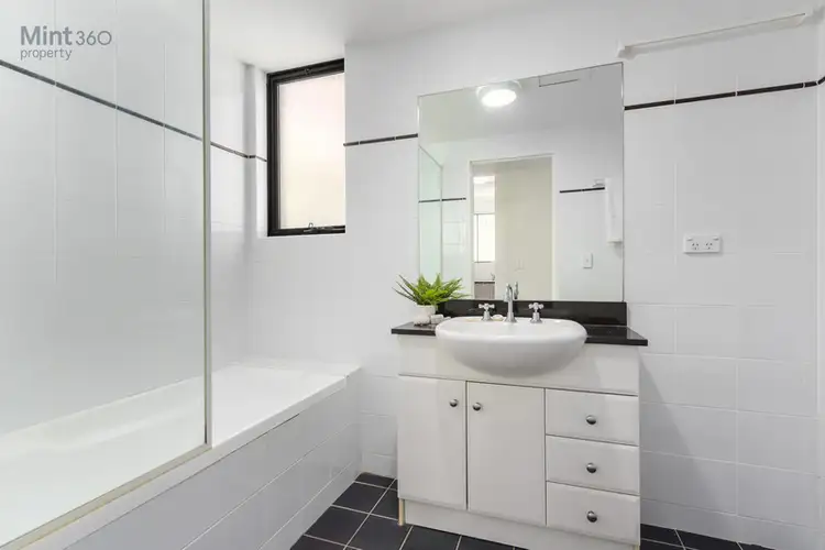 Fifth view of Homely apartment listing, 6/32 Beach Road, Bondi Beach NSW 2026