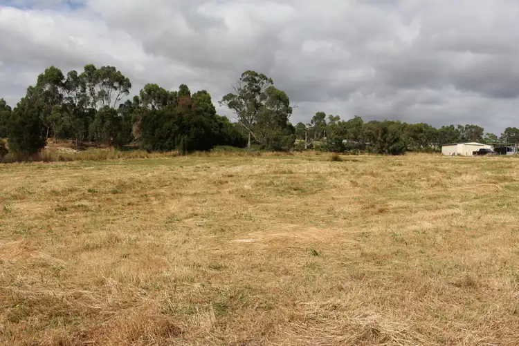 24 Follett Drive, Nyora VIC 3987