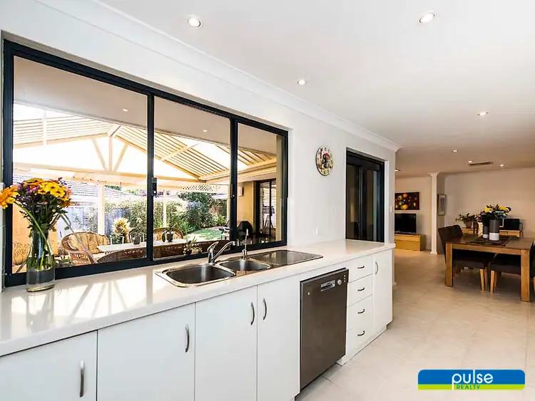 8 Lysons Way, Bateman WA 6150