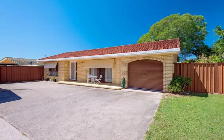 2/3 Melia Place, Yamba NSW 2464