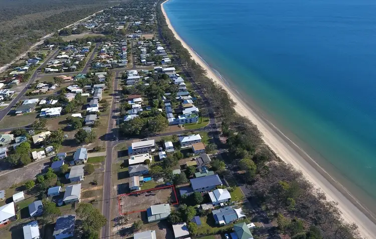 112 Mackerel Street, Woodgate QLD 4660