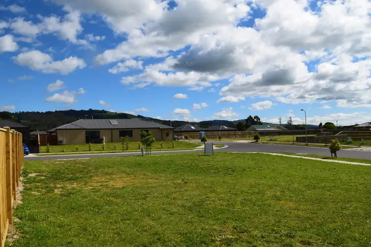 1 Cyprus Crescent, Yarragon VIC 3823