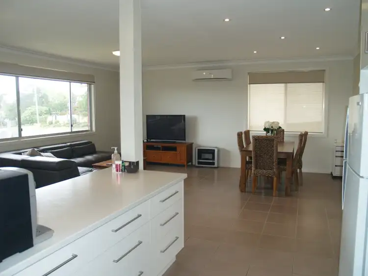 27 Tathra Rd, Bega NSW 2550