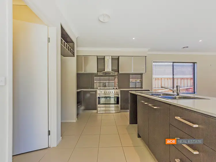 13 Baybreeze Street, Point Cook VIC 3030