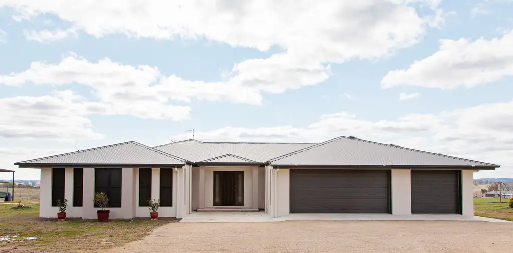 Main view of Homely house listing, 5 Sunnyview Drive, Glen Innes NSW 2370
