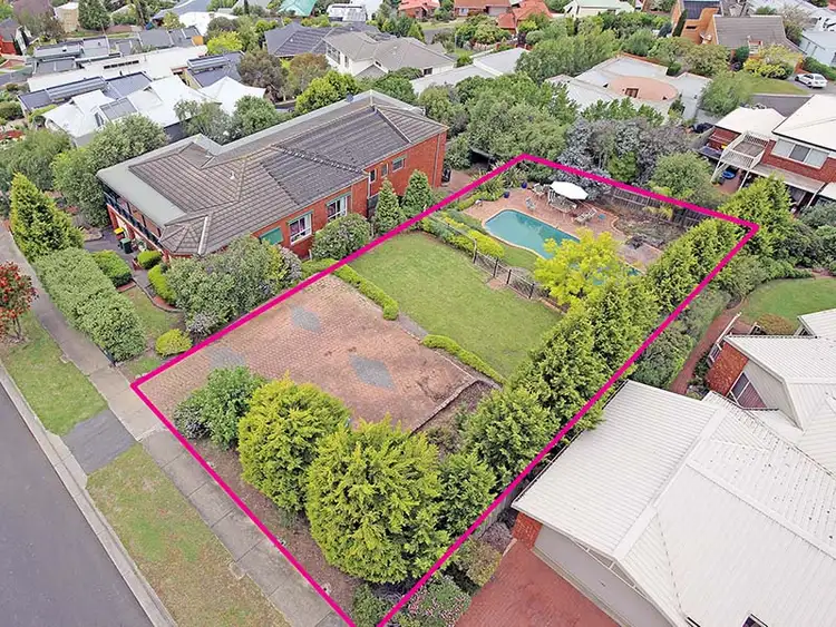 13 Westbury Terrace, Highton VIC 3216
