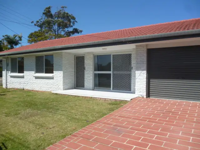 Main view of Homely semi-detached listing, 2/227 Birkdale Road, Birkdale QLD 4159
